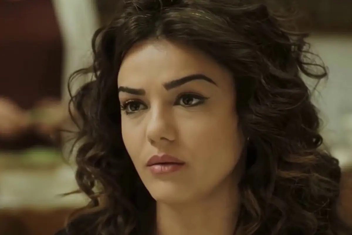سریال اشک و لبخند عربی / بازیگران سریال اشک و لبخند لبنانی دانا ماردینی
