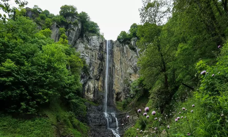 آبشار زیبای لاتون در تالش