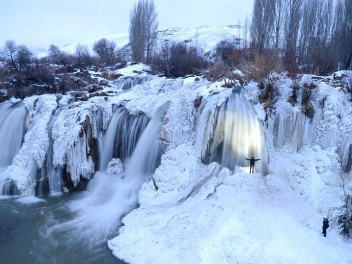 آبشار مرادیه وان در زمستان