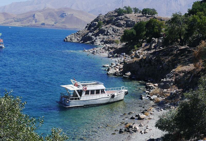تفریحات دریاچه وان ترکیه